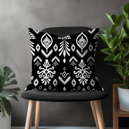 Black & White Southwestern Pillow Cover, Aztec Turkish Kilim Farmhouse Decoration, Rug Pattern Bedroom Throw Pillow Sham, Ethnic Home Decor