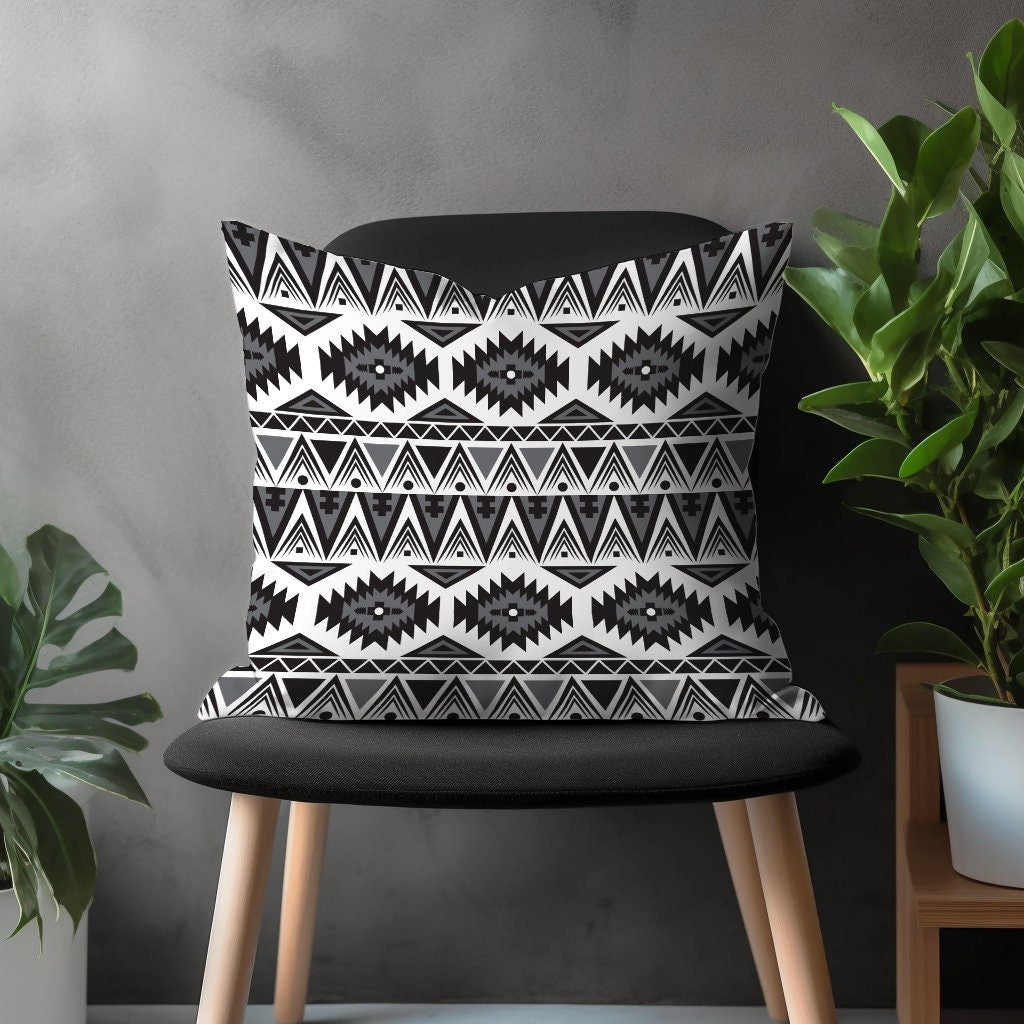 Black & White Southwestern Pillow Cover, Aztec Turkish Kilim Farmhouse Decoration, Rug Pattern Bedroom Throw Pillow Sham, Ethnic Home Decor