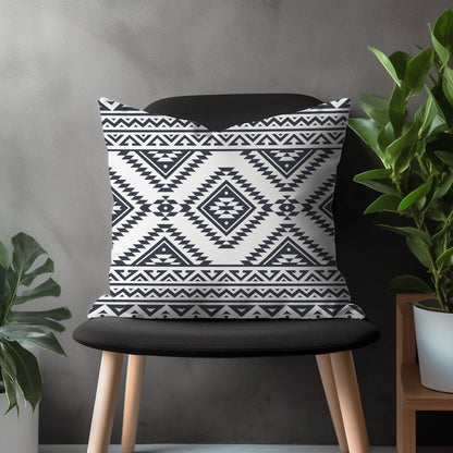 Black & White Southwestern Pillow Cover, Aztec Turkish Kilim Farmhouse Decoration, Rug Pattern Bedroom Throw Pillow Sham, Ethnic Home Decor