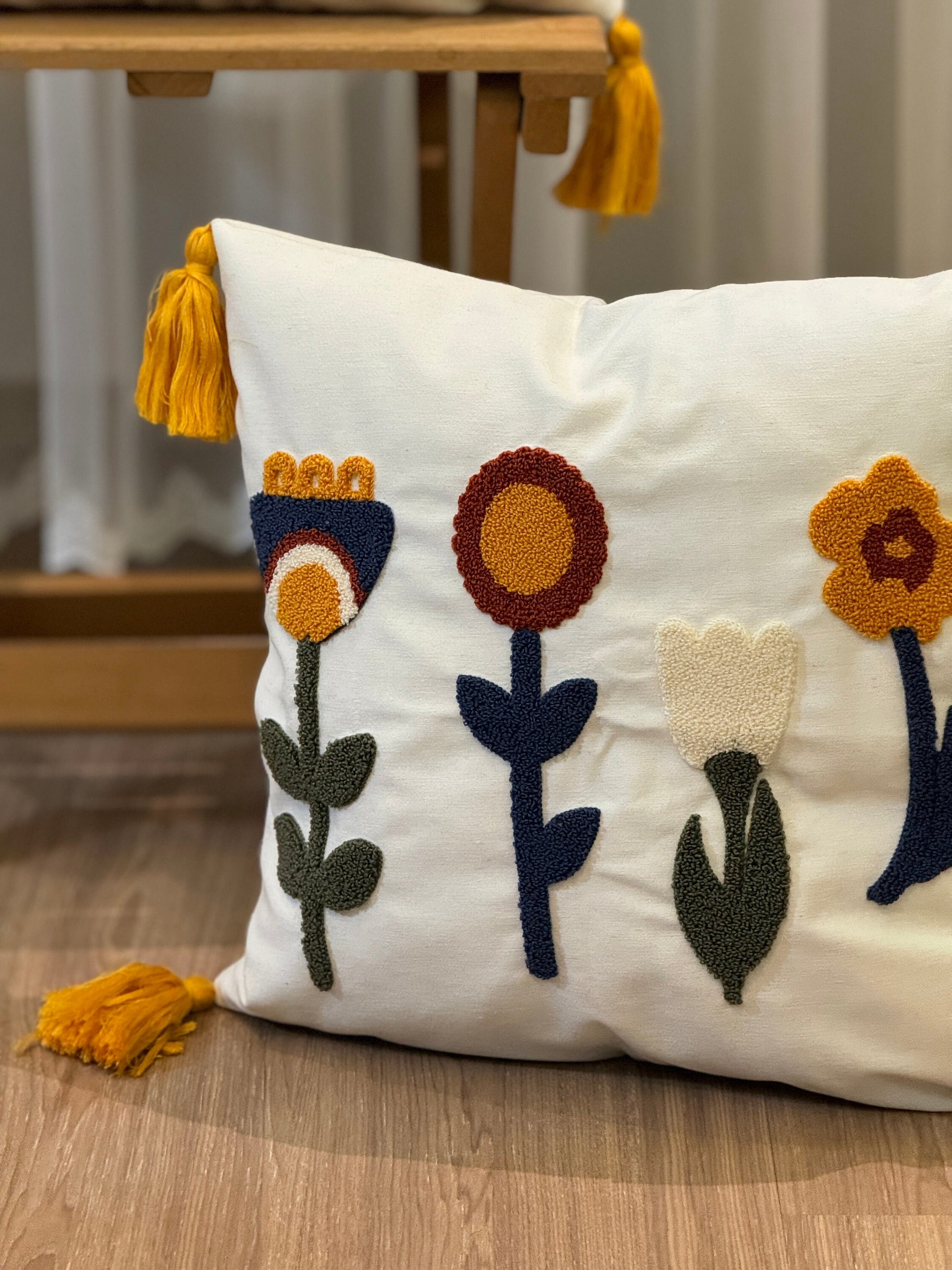 Floral Punch Pillow Cover, Embroidered Bedroom Euro Pillow Sham, Daisy Needle Punch Living Room Decoration, Spring Flower Home Decor